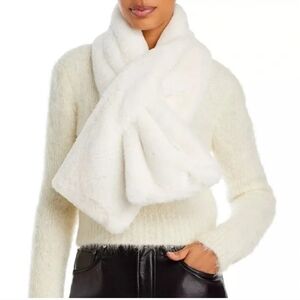 Apparis brand. NWT. Pull thru scarf. Ivory Colir